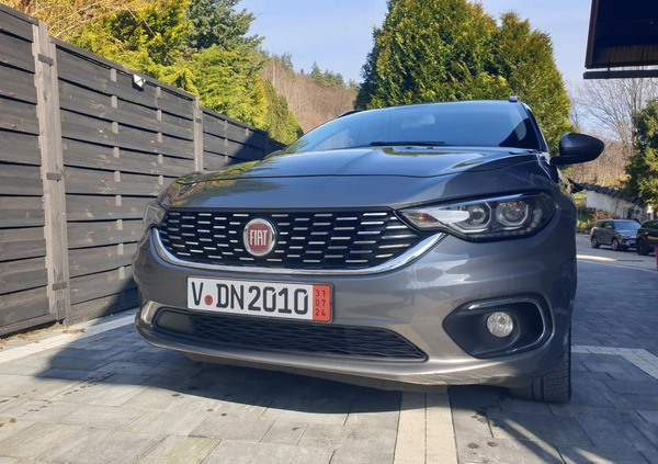 Fiat Tipo cena 33900 przebieg: 152000, rok produkcji 2018 z Limanowa małe 191